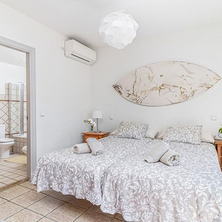 Spacious Beachfront Town House In Estepona With Fully Equipped Kitchen, Pools, Garden, Sea View Esterno foto
