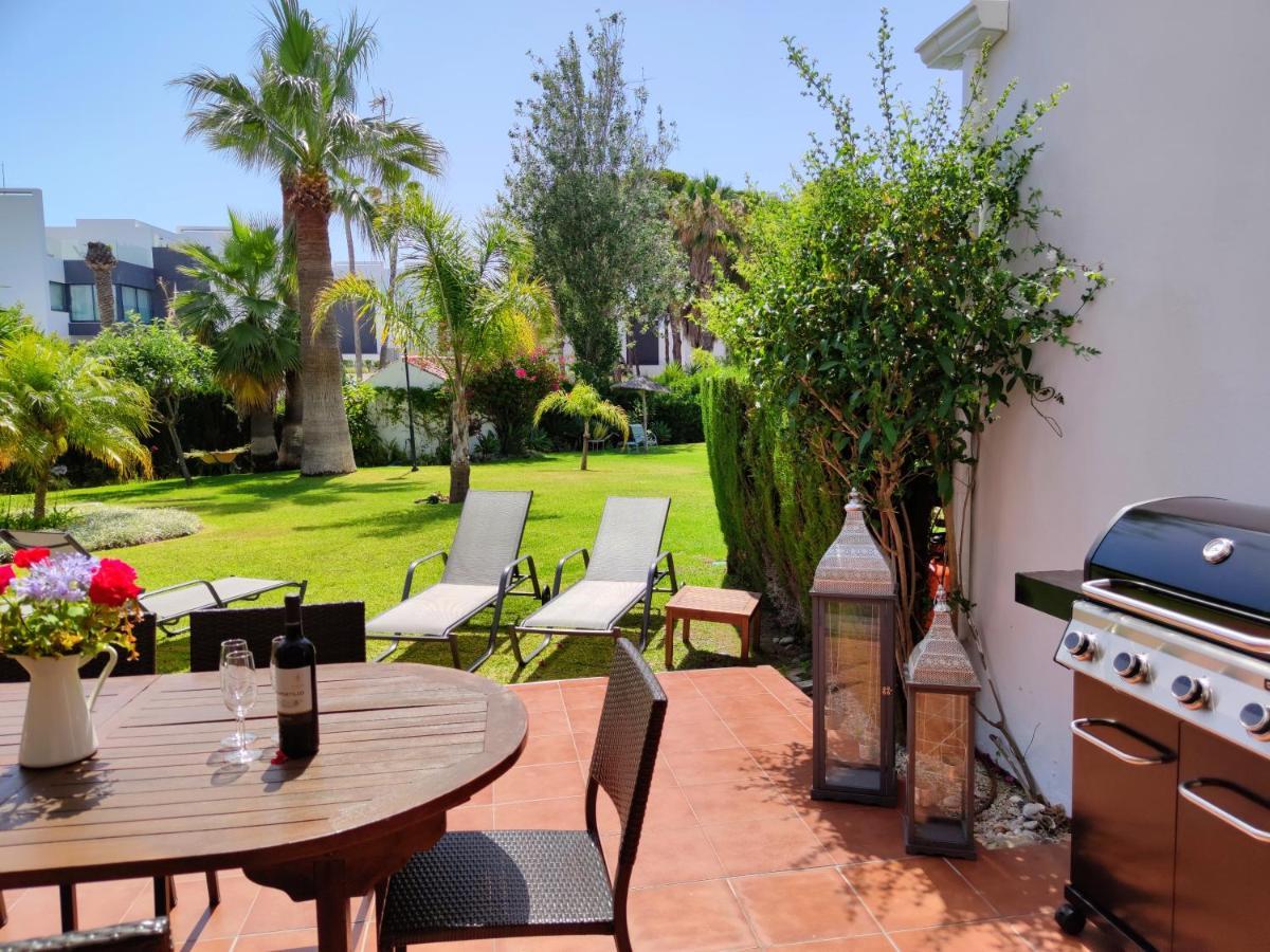 Spacious Beachfront Town House In Estepona With Fully Equipped Kitchen, Pools, Garden, Sea View Esterno foto
