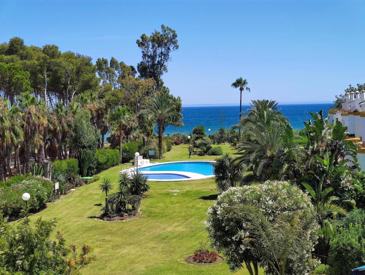 Spacious Beachfront Town House In Estepona With Fully Equipped Kitchen, Pools, Garden, Sea View Esterno foto