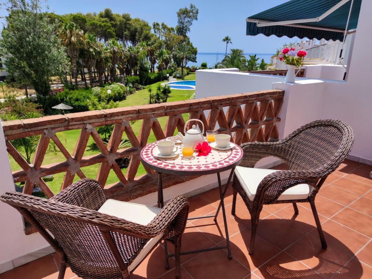 Spacious Beachfront Town House In Estepona With Fully Equipped Kitchen, Pools, Garden, Sea View Esterno foto