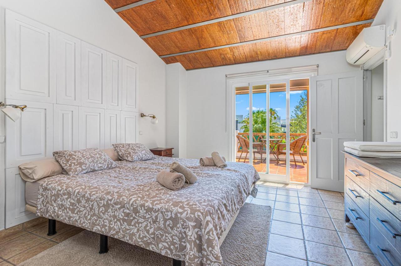 Spacious Beachfront Town House In Estepona With Fully Equipped Kitchen, Pools, Garden, Sea View Esterno foto