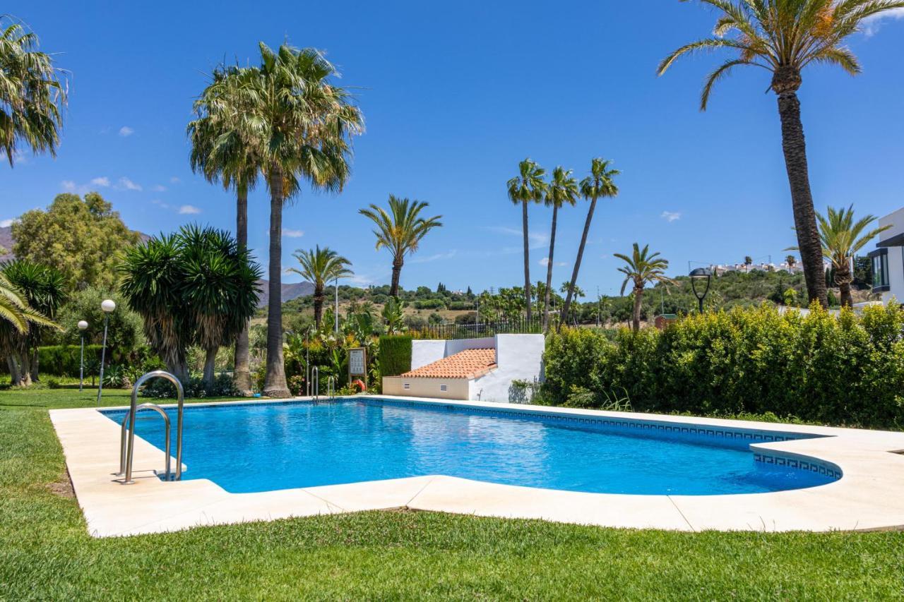 Spacious Beachfront Town House In Estepona With Fully Equipped Kitchen, Pools, Garden, Sea View Esterno foto