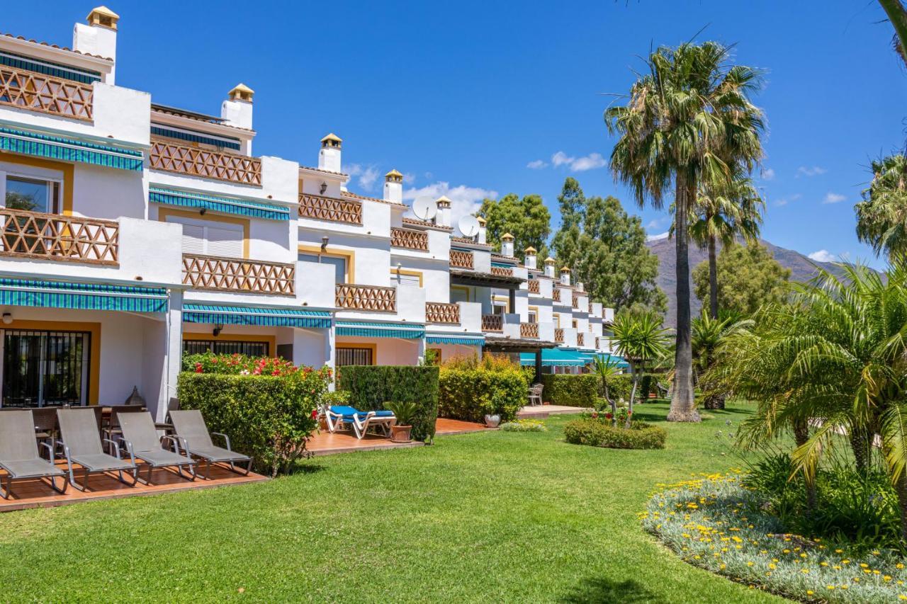 Spacious Beachfront Town House In Estepona With Fully Equipped Kitchen, Pools, Garden, Sea View Esterno foto