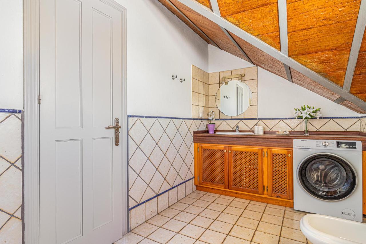 Spacious Beachfront Town House In Estepona With Fully Equipped Kitchen, Pools, Garden, Sea View Esterno foto