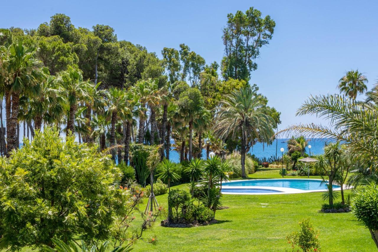 Spacious Beachfront Town House In Estepona With Fully Equipped Kitchen, Pools, Garden, Sea View Esterno foto
