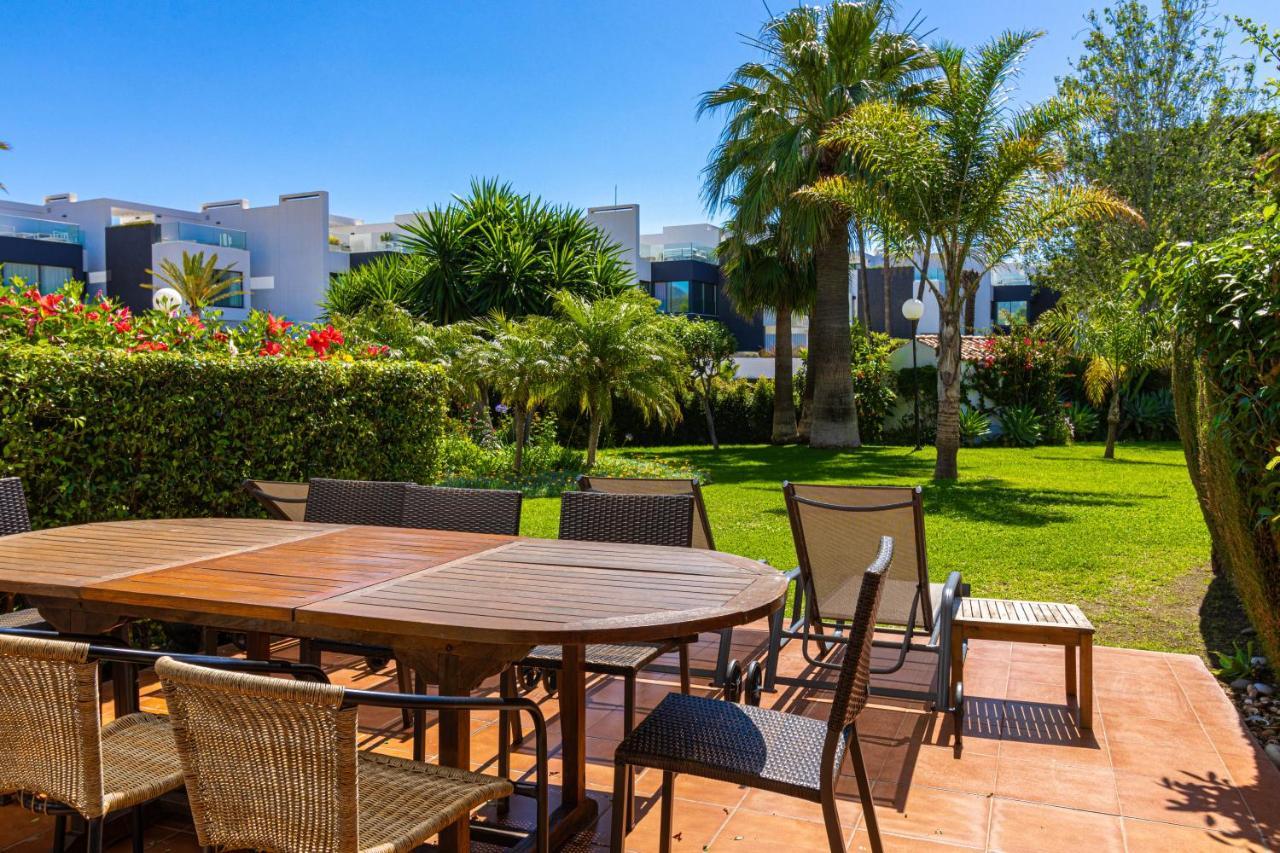 Spacious Beachfront Town House In Estepona With Fully Equipped Kitchen, Pools, Garden, Sea View Esterno foto