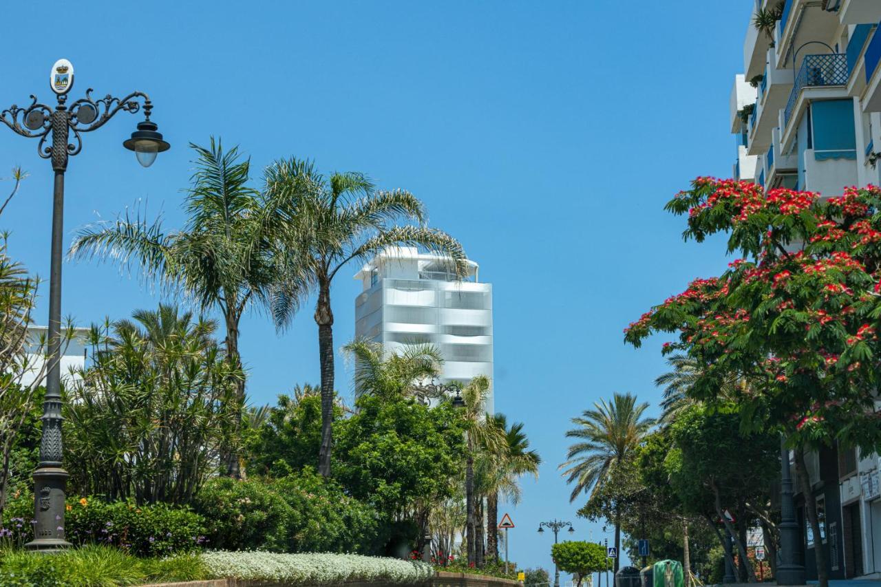 Spacious Beachfront Town House In Estepona With Fully Equipped Kitchen, Pools, Garden, Sea View Esterno foto